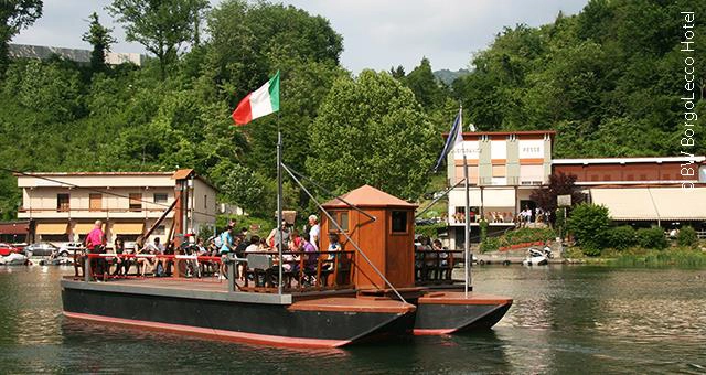 Nell'immagine il traghetto sul fiume che collega Imbersago a Villa d’Adda.